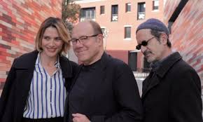 Anna foglietta, che è stata scelta per la sua capacità di padroneggiare tanto il registro comico quanto. Si Vive Una Volta Sola Posticipata L Uscita Dell Ultimo Film Di Carlo Verdone Prima Treviso