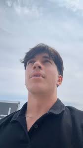 Installation au Chico 👊, La différence d’éclairage avec le métro à côté va  frapper fort le soir. Ils n’avaient pas besoin de plus de clients… ils  voulaient juste que l’expérience soit next level., ...