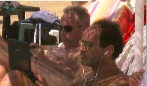 Una settimana fa il direttore del fatto era in vacanza con la specialmente perché solo una settimana fa il direttore de il fatto quotidiano sarebbe stato avvistato in sardegna insieme alla moglie e ai figli. Travaglio E Ingroiainseparabili Anti Cavinsieme Pure In Vacanza Libero Quotidiano