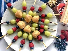 Diese süßen spießchen sind ein doppelter gewinn: Obst Kindergeburtstag Obstspiesse Fur Kinder Obstspiesse Spiesse