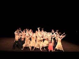Cet enregistrement du spectacle imaginé, créé et dansé par pina bausch, est un document unique et historique. Le Sacre Du Printemps Pina Bausch Youtube