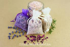 Badesalz selber machen und zu weihnachten schenken. Badesalz Sackchen Diy Steiermarkgarten