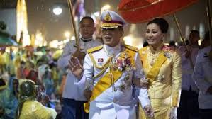 Dia belajar di akademi militer di inggris sebelum menjadi sultan. Bukan Raja Salman Dari Arab Raja Thailand Terkaya Sedunia