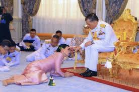 King Vajiralongkorn Of Thailand Marries His Security Chief Suthida Makes Her Queen Thailand Thai King King Thailand
