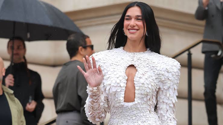 Pop superstar Dua Lipa receives Kosovo citizenship [VIDEO]