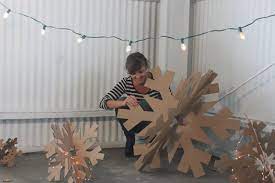 Check out just how easy it is to make these beautiful waterproof outdoor christmas decorations. Giant 3d Cardboard Snowflakes Set Free Shipping By Mettaprints I Could Totally Make These Myself And Spray Paint Artesanato De Natal Cenografia Natalina 242