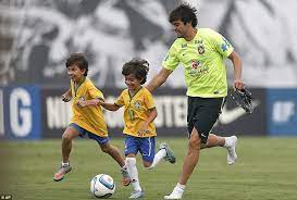 Son luca celico leite (born 10 june 2008) and daughter isabella (born 23 april 2011). Argentina Vs Brazil Kaka S Son Luca Gives David Luiz The Runaround And Rivaldo Tips Neymar For Ballon D Or Daily Mail Online