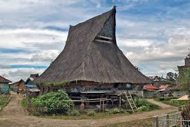 Tapi mungkin kalian hanya tahu secara sekilas saja. Rumah Adat Batak Sumatera Utara Yang Wajib Kamu Ketahui