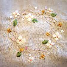 水に浮かぶ花たち を刺繍 明日から4月 力まず ゆらりゆらりと新生活を楽しもう と 息子たちも私も 刺繍 手芸 ハンドメイド 花 新生活 春 スパンコール em creative embroidery machine embroidery patterns embroidery patterns