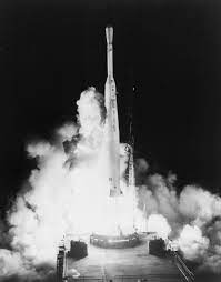 Júla 1962 to bol satelit, ktorý umožnil prvé živé vysielanie televízneho obrazu medzi. Telstar At 50 Nasa