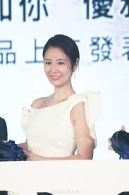 ^ phước tuấn, võ thạnh, tuấn việt, như quỳnh, nguyễn đông (ngày 30 tháng 10 năm 2020). Lam Tam NhÆ° Tiáº¿t Lá»™ Ngay Ä'áº§u Ä'Æ°a Con Ä'i Há»c Liá»‡u Hoáº¯c Kiáº¿n Hoa Co Khoc NhÆ° MÆ°a NhÆ° TÆ°á»Ÿng TÆ°á»£ng Sao Chau A Viá»‡t Giáº£i Tri