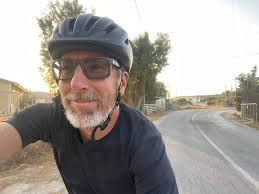 Bonjour les amis... Y a t'ils des membres qui habite en Espagne? Région  Séville, Cadix, Tarifa, Gibraltar? Je voyage en itinérence à travers le  monde. Je suis au Portugal Algarve je me