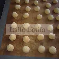 Boules De Neige A La Noix De Coco Au Thermomix Noix De Coco Noix De Coco Rapee Coco
