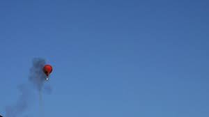A hot air balloon believed to be carrying 16 people caught fire in the air and crashed in central texas, killing everybody on board after a hot air balloon crashed into power lines, sparking an explosion, it landed in a nearby pond and bystanders scrambled to. Deadly Hot Air Balloon Ride Husband Witnesses Wife S Death Daily News Hungary