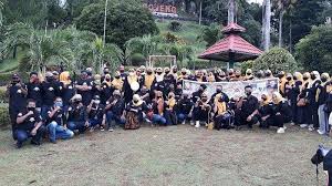 Sekitar 5 km kemudian, tiba di gerbang masuk pertama curug ciparay pamijahan. Karebanna Tau Massedie Kumpul Anggota Di Objek Wisata Gojeng Sinjai Tribun Timur