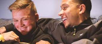 This is the official fan page of the nba memphis grizzlies. Memphis Depay Bezoekt Drie Broertjes Die 18 Jarige Broer Beau Verloren Bij Verkeersongeluk Funx Nl