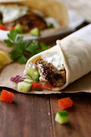 Greek Chicken Gyros With Tzaziki Rezept Rezepte Tzaziki Wraps Rezept