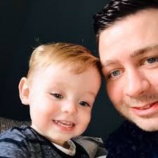 Derek Leitch's Instagram, Twitter & Facebook