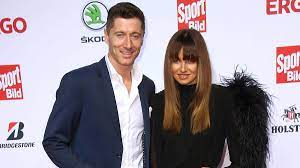 Hundertprozentig zufrieden mit sich ist er eigentlich nie. Corona Krise Bayern Profi Robert Lewandowski Und Ehefrau Anna Spenden Eine Million Euro Sportbuzzer De
