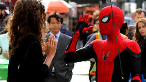 Jackson, zendaya, cobie smulders, jon favreau, jb smoove, jacob batalon. Spidey And Mj Meet Outside Grand Central In Spider Man Far From Home Set Pics