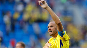 Referee joel aguilar initially allowed play to go but called a halt moments later. Internacional Sueco Andreas Granqvist Anuncia Fim De Carreira Maisfutebol