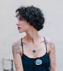 These wonderful short hairstyles for thick wavy hair are for those of you lucky enough to be born with it. 30 Best Wavy Short Hair