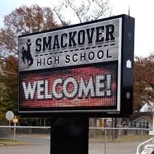 Give Your Students A Warm Welcome Back To School With Your Led Sign Like This High School In Arkansas School Signs High School Welcome Back To School