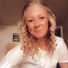 Kailey Hackett's Instagram, Twitter & Facebook