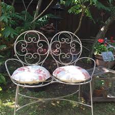 Round Cushions Perfect For Wrought Iron Chairs With Round Seat Bistrocushions Roundcushions Chaircushions Handmade Home Decor Handmade Cushions Pink Crafts