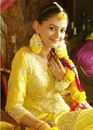 The Diary Of A Mad Bride Mehndi Hairstyles Mehndi Dress Bride Jewellery