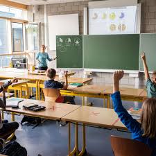Wie bereiten deutsche schulen ihre schüler darauf vor? Schulen In Der Corona Krise Kretschmann Halt Normalen Schulbetrieb Nach Ferien Fur Unrealistisch Politik
