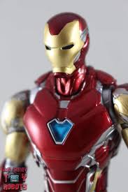 Iron man teaches us that no matter how tough the situation is you have to stay firm and strong against the evil forces. My Shiny Toy Robots Toybox Review S H Figuarts Iron Man Mk 85