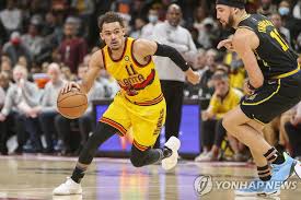 NBA 애틀랜타, GSW 잡고 플레이인 굳히기…영 33점 폭발 | 연합뉴스