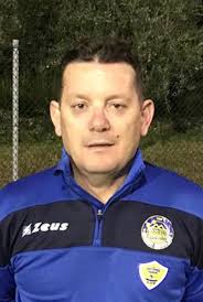 E' l'unico ex professionista della Società 😁. Oggi compie 52 anni,  riconfermato come vice della 3^ categoria.. Tanti auguri al "bomberino"  Luca Rossi 🥂🍾