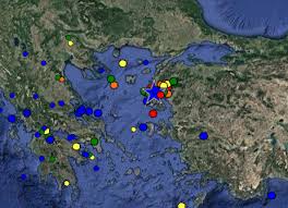 Και τώρα, και σαν να μην έφταναν όλα αυτά, και μιας και μιλάμε για…συνδεσεισ, δείτε το ακόλουθο βίντεο όπου ένας άνδρας μας καταδεικνύει/αποδεικνύει ακριβώς αυτό. Seismos Tromazei To Rhgma Ths Lesboy Toys Seismologoys