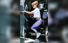 About two weeks after jennifer lopez and ben affleck returned to la from a trip to montana, the revived in miami, where lopes worked, reunited. Jtwv8ha76w2akm