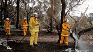 People living near the fire site are in a hurry to prepare and evacuate the property. Cherry Gardens Fire Cfs Sends Firefighters Back In The Advertiser