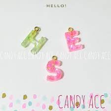 仲良し3人組さまからのorder お揃いのホログラムのイニシャルキーホルダー ありがとうございます uvレジン レジン レジンピアス レジンアクセサリー アクセサリー イニシャル rmk キラキラ キーホルダー アクセサリー 手作り レジン