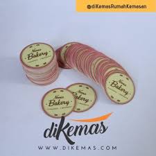 Berikut contoh desain kemasan toples sambal bawang dan belacan, ukuran stiker disesuaikan dengan dimensi wadah produk. Stiker Kue Kering Dikemas