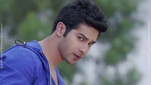 Varun Dhawan Main Tera Hero Hairstyle Hairstyle Guides Seenu and sunaina fall in love with each other when he saves her from a corrupt policeman who wishes to marry her. varun dhawan main tera hero hairstyle
