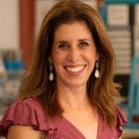 Elizabeth Devaney's Instagram, Twitter & Facebook