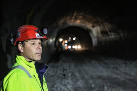Grensen for landskapsvernområdet var forutsatt sammenfallende med eiendomsgrensen. Norges Dypeste Byggegrop Anleggsmaskinen