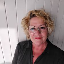 Danskerne har nemlig ikke kunnet få studset spidserne eller farvet udvoksningerne siden den 18. Https Xn Lottefrisr 8cb Dk
