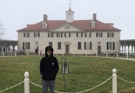 Visitors to Mount Vernon