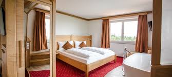 3,011 likes · 286 talking about this · 980 were here. Landhotel Haus Waldeck S Hotel Fur Den Urlaub Mit Hund In Philippsreut