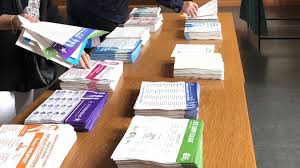 Selon le code électoral, « les bulletins doivent être d'un grammage de 70 grammes au mètre carré et avoir le format 210 x 297 millimètres », soit une feuille a4, rappelle le ministère de l'intérieur dans son. Penurie De Bulletins Dans Les Bureaux De Vote Les Raisons D Un Couac