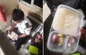 Gaji sebagai translator freelance : Viral Foto Satpam Makan Nasi Lauk Bawang 90 Persen Gaji Buat Keluarga Di Kampung Page 2 Kaskus