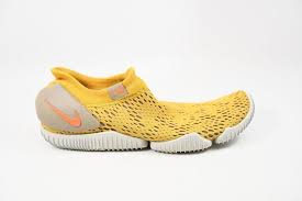 Nike Aqua Sock 360 Mineral Yellow Hyper Crimson Lot 885105 700 Mens Size 10 Fashion Clothing Shoes Accessories M Nike Aqua Socks Aqua Socks Athletic Shoes