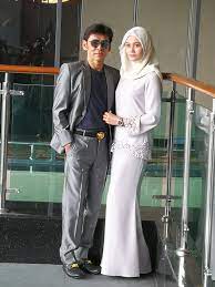 Jamal abdillah — syukur 04:24. Akhirnya Datuk Jamal Abdillah Perkenalkan Datin Zai Izzati Entertainment Rojak Daily