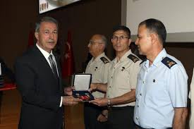 Genelkurmay başkan vekili orgeneral ümit dündar'dan darbe girişimi açıklaması. Hulusi Akar Personelimize Zarar Geldigi Takdirde Mesru Mudafaa Hakkimizi Kullanacagiz
